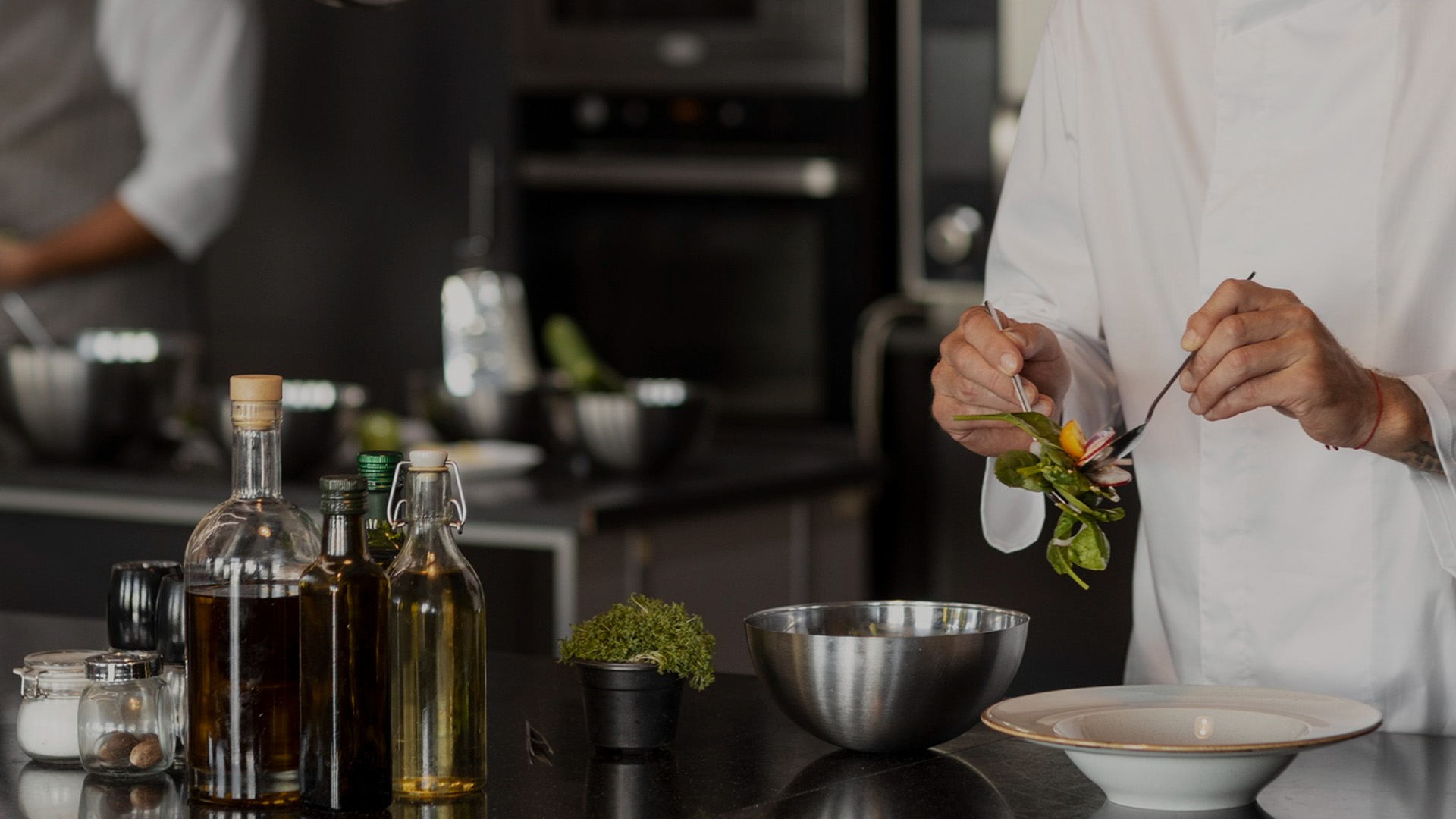 プロが現場で選ぶ、信頼のステンレス製品。